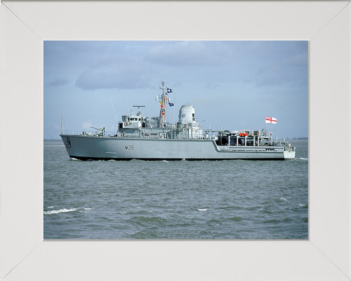 HMS Dulverton M35 | Photo Print | Framed Print | Hunt Class | Mine Warfare Vessel | Royal Navy Hampshire Prints
