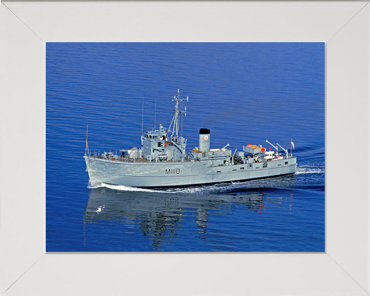 HMS Bildeston M1110 Royal Navy Ton Class Minesweeper Photo Print or Framed Print - Hampshire Prints