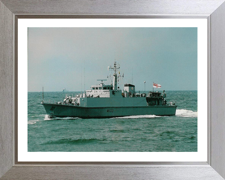 HMS Cromer M103 | Photo Print | Framed Print | Sandown Class | Minehunter | Royal Navy Hampshire Prints