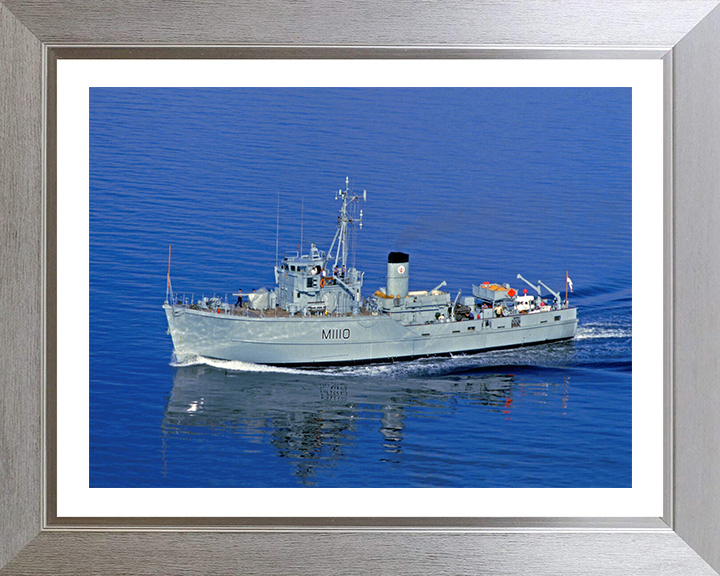 HMS Bildeston M1110 Royal Navy Ton Class Minesweeper Photo Print or Framed Print - Hampshire Prints