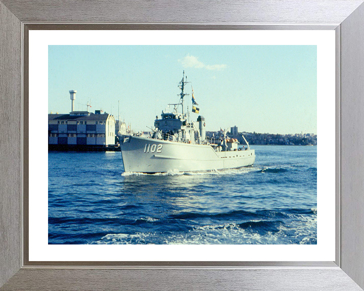 HMS Alcaston M1102 Royal Navy Ton Class Minesweeper Photo Print or Framed Print - Hampshire Prints