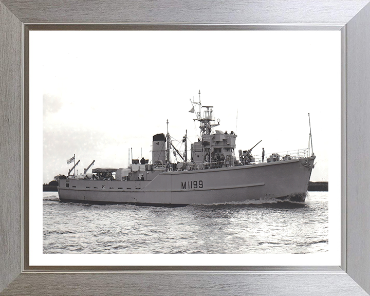 HMS Belton M1199 Royal Navy Ton Class Minesweeper Photo Print or Framed Print - Hampshire Prints