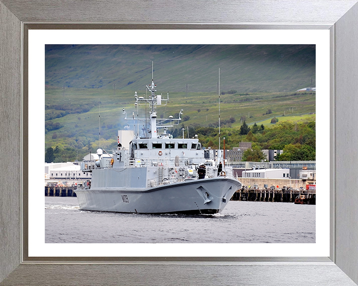 HMS Bangor M109 Royal Navy Sandown class minehunter Photo Print or Framed Print - Hampshire Prints