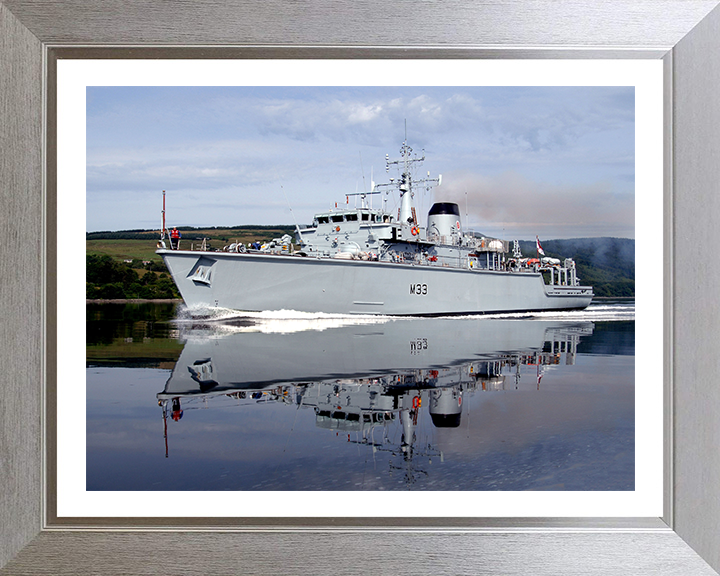 HMS Brocklesby M33 | Photo Print | Framed Print | Hunt Class | Mine Warfare Vessel | Royal Navy Hampshire Prints