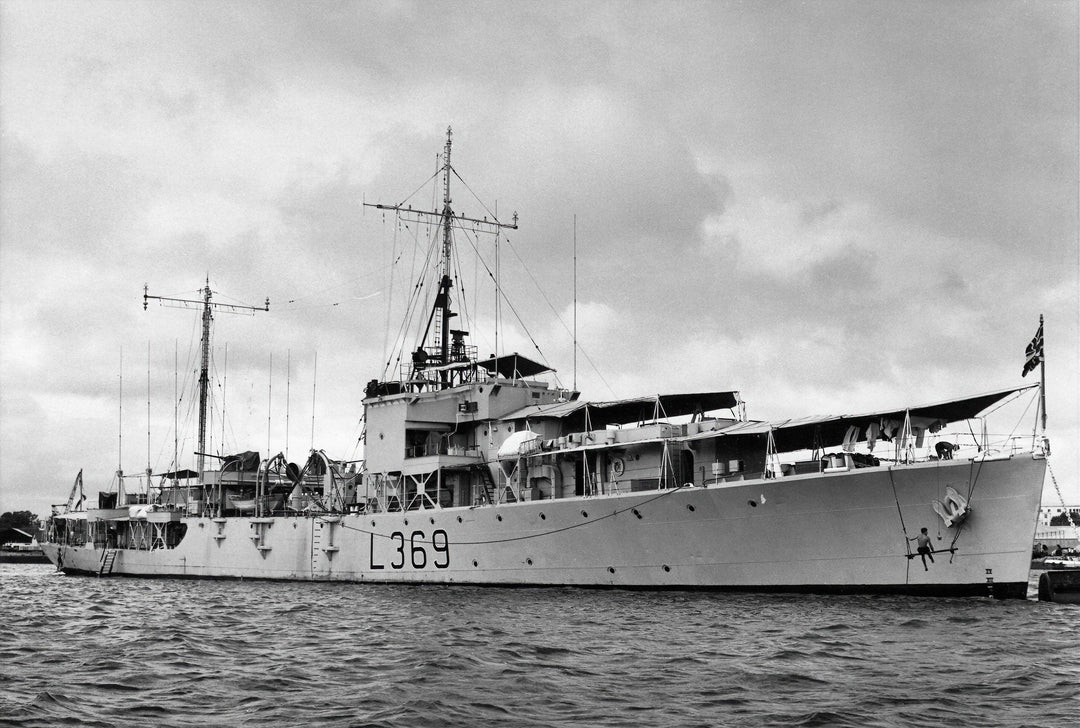 HMS Meon K269 | Photo Print | Framed Print | Poster | River Class | Frigate | Royal Navy Hampshire Prints