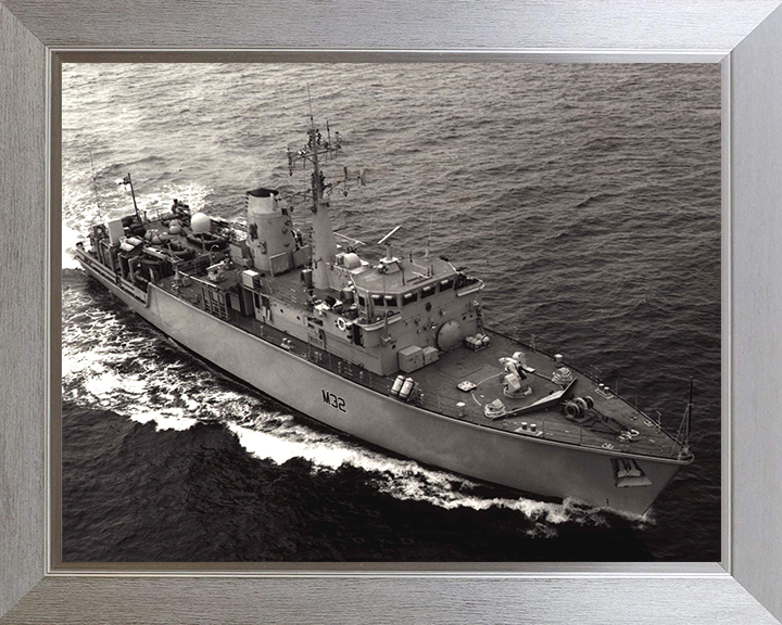 HMS Cottesmore M32 Royal Navy Hunt class mine countermeasures vessel Photo Print or Framed Print - Hampshire Prints