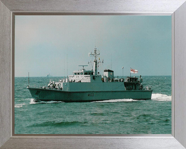HMS Cromer M103 | Photo Print | Framed Print | Sandown Class | Minehunter | Royal Navy Hampshire Prints