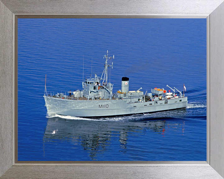 HMS Bildeston M1110 Royal Navy Ton Class Minesweeper Photo Print or Framed Print - Hampshire Prints