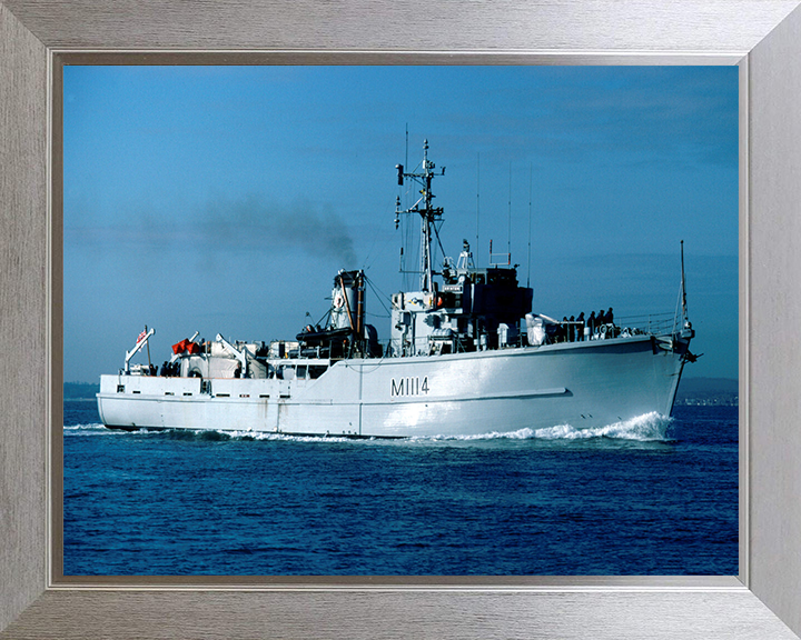 HMS Brinton M1114 | Photo Print | Framed Print | Ton Class | Minesweeper | Royal Navy Hampshire Prints
