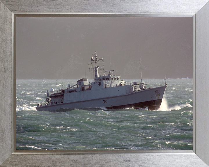 HMS Blyth M111 | Photo Print | Framed Print | Sandown Class | Minehunter | Royal Navy Hampshire Prints