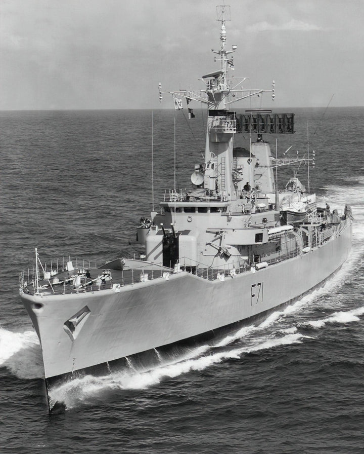 HMS Scylla F71 | Photo Print | Framed Print | Leander Class | Frigate | Royal Navy Hampshire Prints