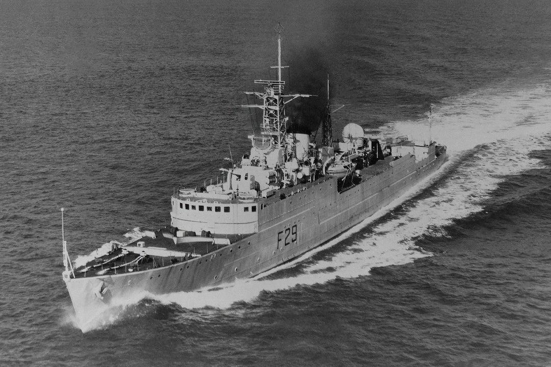 HMS Verulam F29 (R28) | Photo Print | Framed Print | V Class | Destroyer | Royal Navy Hampshire Prints