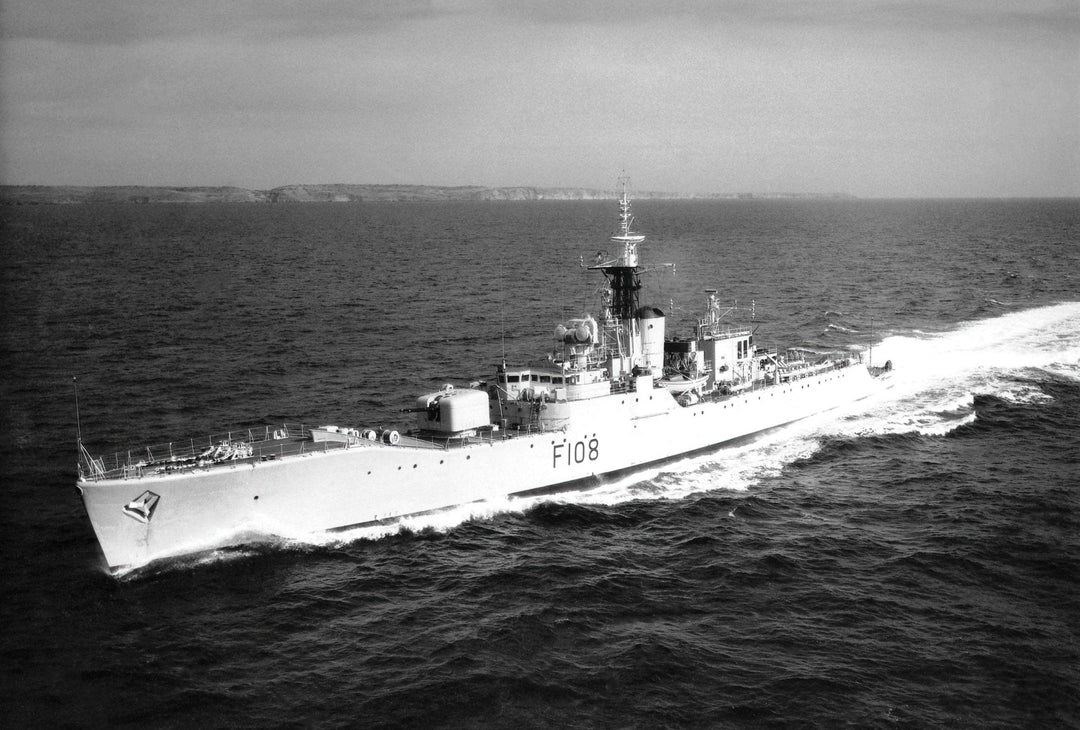 HMS Londonderry F108 Royal Navy Rothesay class frigate Photo Print or Framed Print - Hampshire Prints