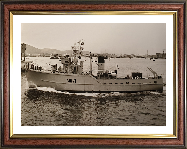 HMS Aldington M1171 Royal Navy Ton Class Minesweeper Photo Print or Framed Print - Hampshire Prints