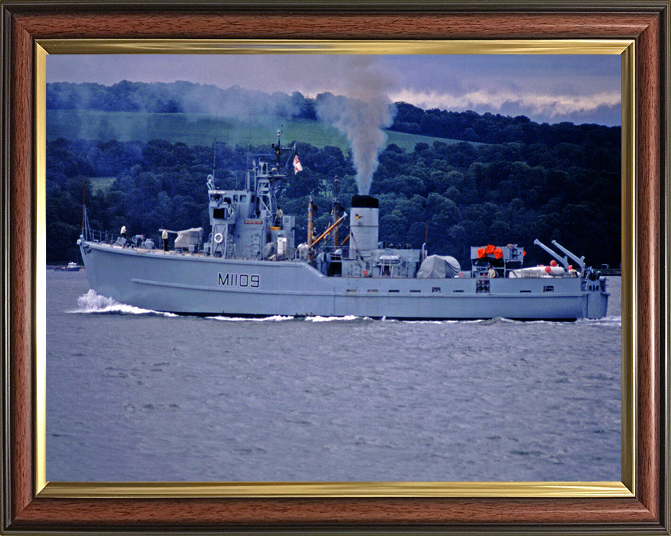 HMS Bickington M1109 Royal Navy Ton Class Minesweeper Photo Print or Framed Print - Hampshire Prints