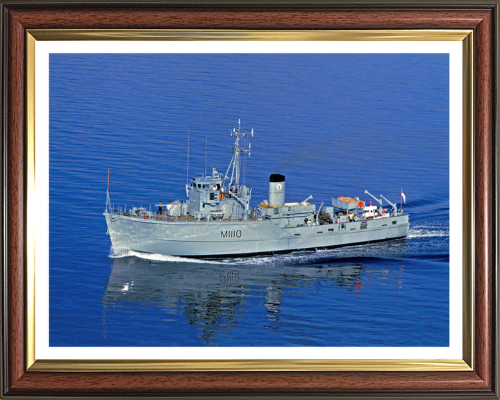 HMS Bildeston M1110 Royal Navy Ton Class Minesweeper Photo Print or Framed Print - Hampshire Prints