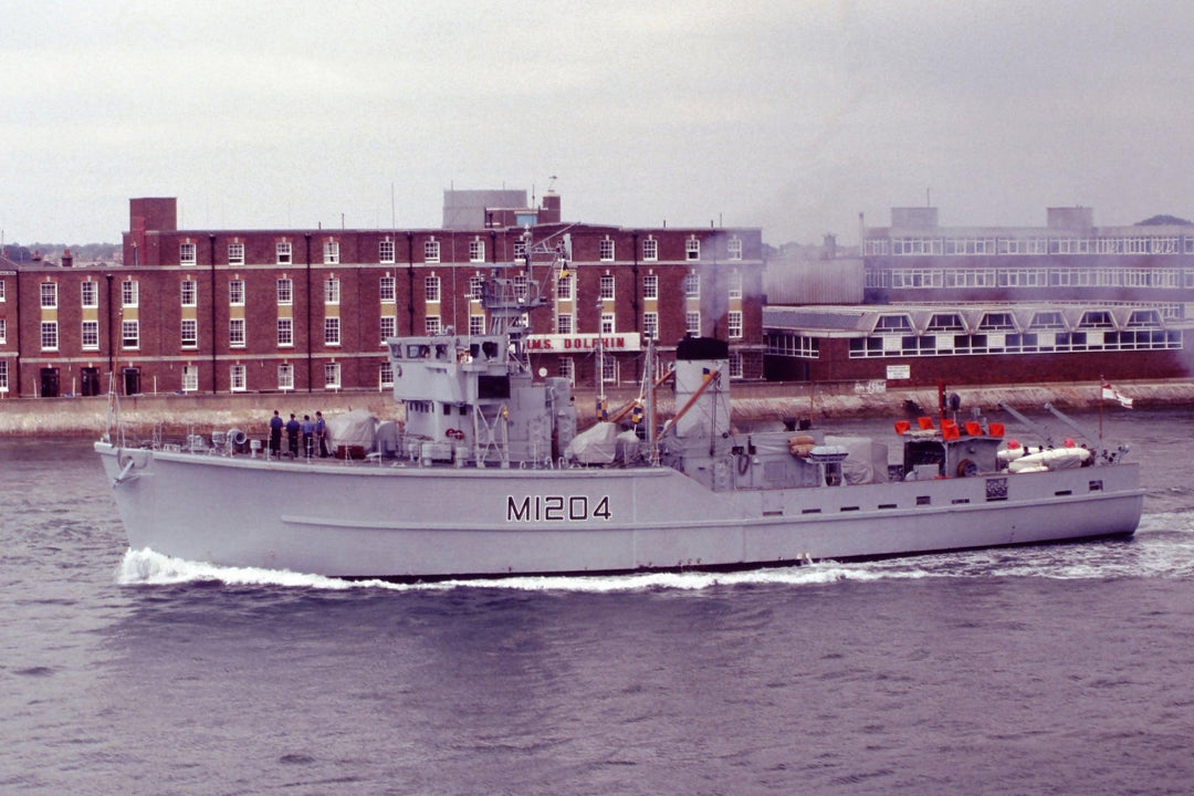 HMS Stubbington M1204 Royal Navy Ton class minesweeper Photo Print or Framed Print - Hampshire Prints