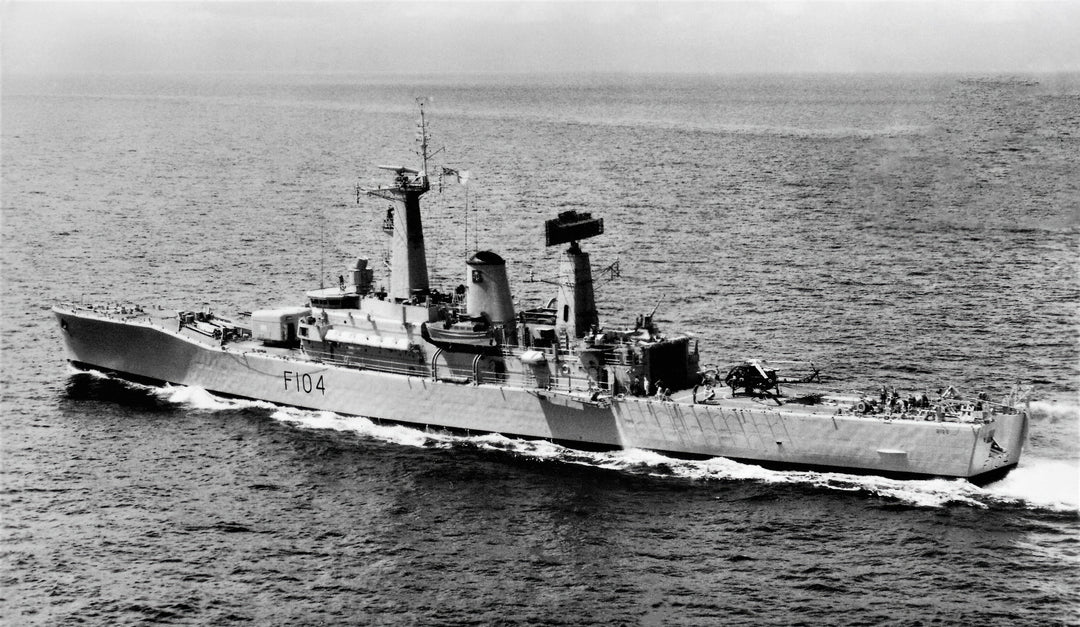 HMS Dido F104 | Photo Print | Framed Print | Leander Class | Frigate | Royal Navy Hampshire Prints