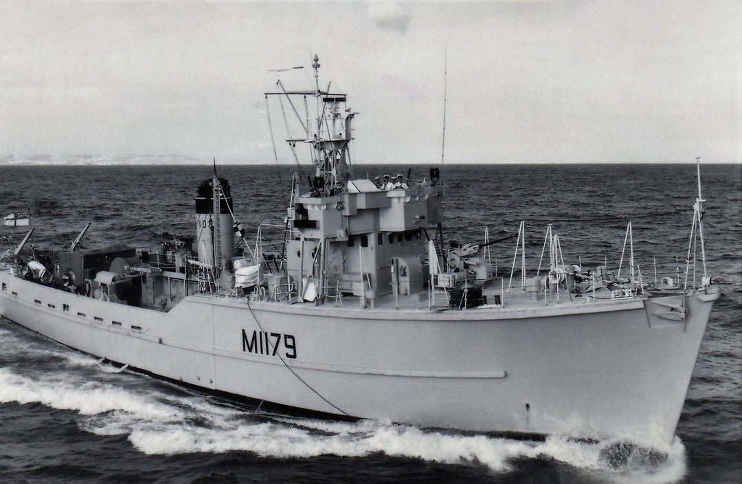 HMS Sefton M1178 Royal Navy Ton class minesweeper Photo Print or Framed Print - Hampshire Prints