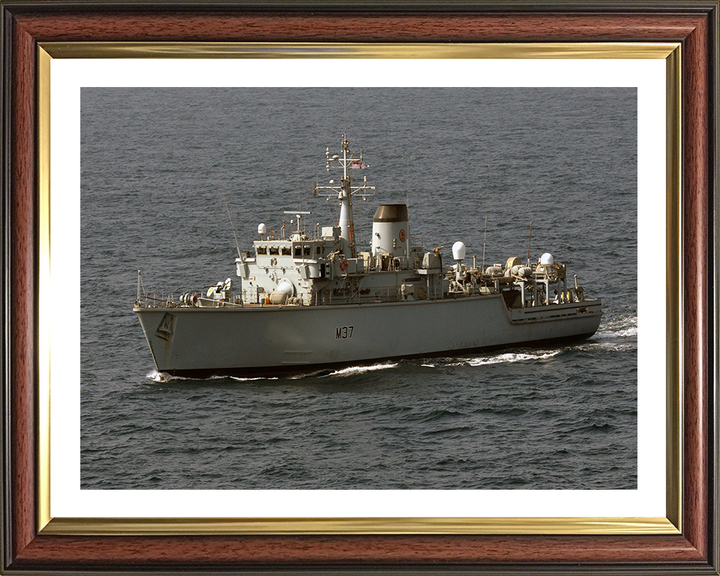 HMS Chiddingfold M37 Royal Navy Hunt Class Minesweeper Photo Print or Framed Print - Hampshire Prints