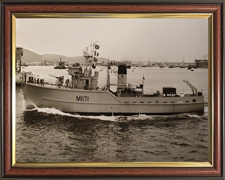 HMS Aldington M1171 Royal Navy Ton Class Minesweeper Photo Print or Framed Print - Hampshire Prints