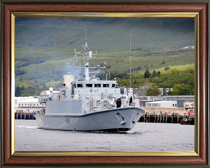 HMS Bangor M109 Royal Navy Sandown class minehunter Photo Print or Framed Print - Hampshire Prints