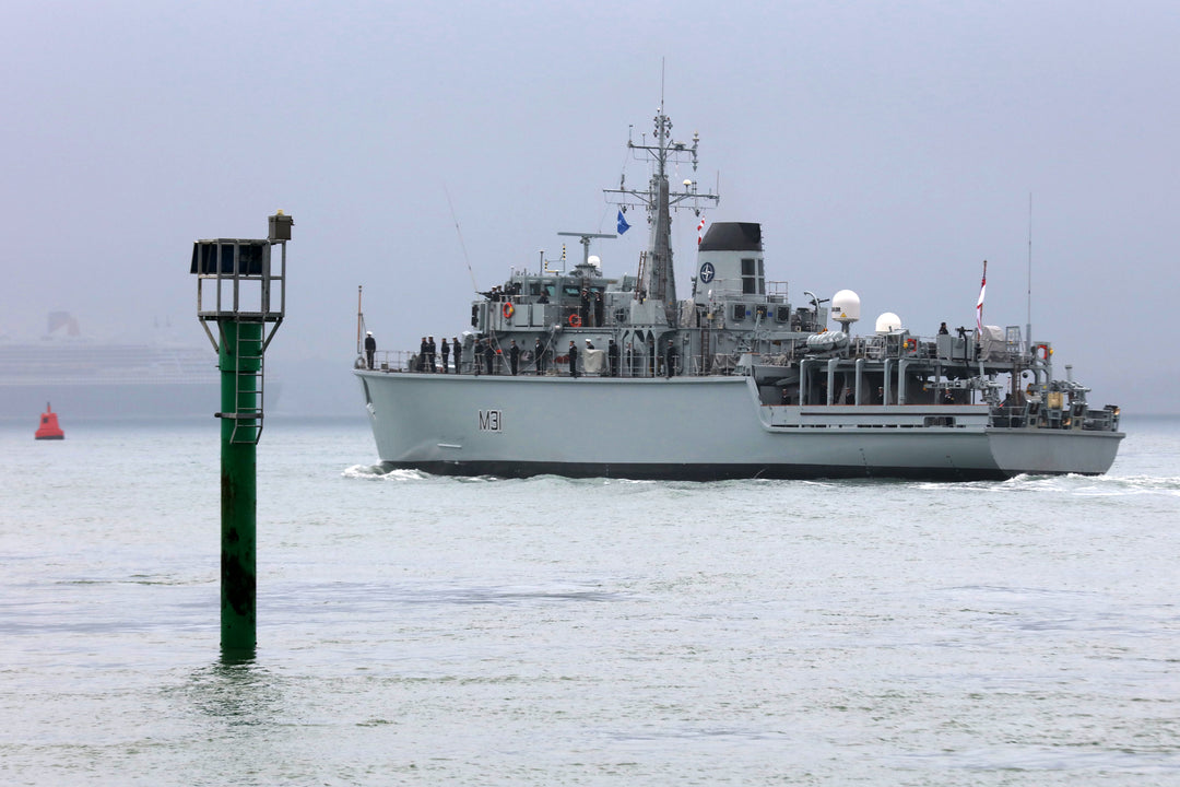 HMS Cattistock M31 Royal Navy Hunt class mine hunter Photo Print or Framed Print - Hampshire Prints