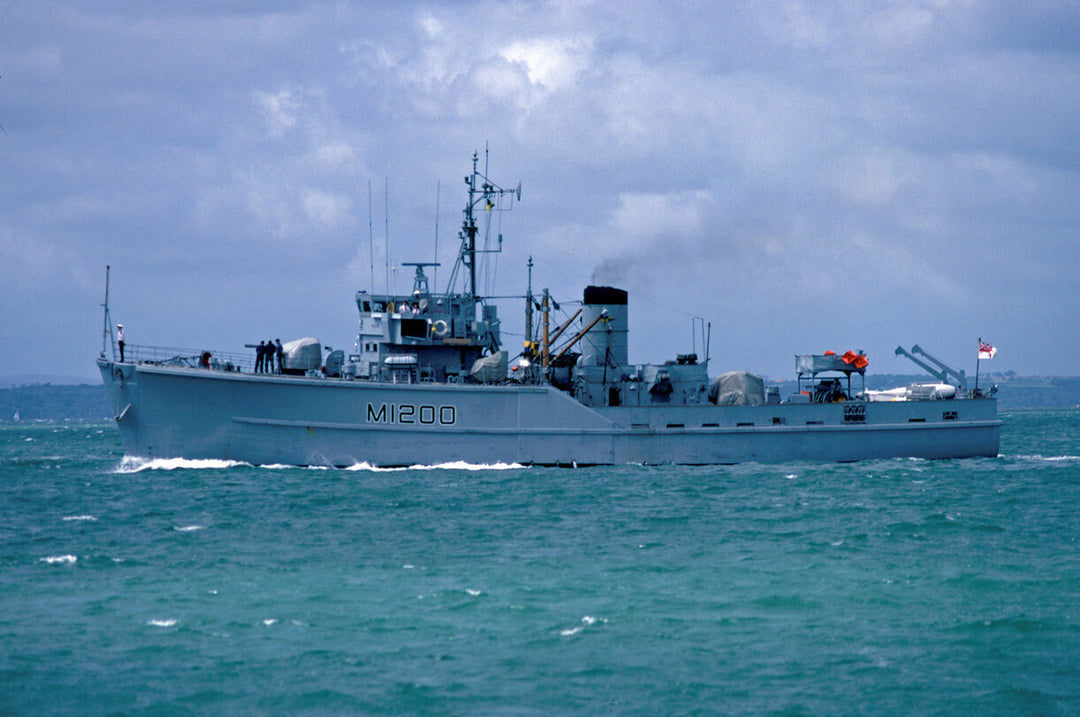 HMS Soberton M1200 Royal Navy Ton Class Minesweeper Photo Print or Framed Print - Hampshire Prints